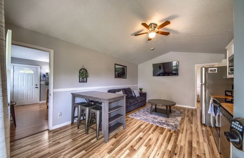New Braunfels House | Quiet Your Mind Ot 250qm 1 Bedroom Home by RedAwning