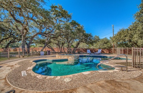 New Braunfels House | Quiet Your Mind Ot 250qm 1 Bedroom Home by RedAwning