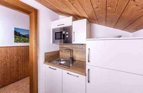 Bischofswiesen Apartment | Quietly located vacation apartment "Watzmann Family" with balcony and magnificent mountain views