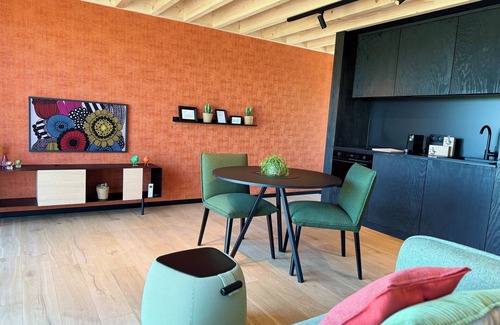 Bohon House | Quietly located lodge for 2 with a shared pool