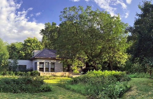 Ghent Condo | Quietly located luxury one-room flat on the ground floor with garden and free private parking