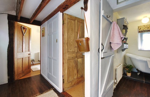Hartland House | Quincecote mini guest wing. Small and tasteful one bed rural accommodation