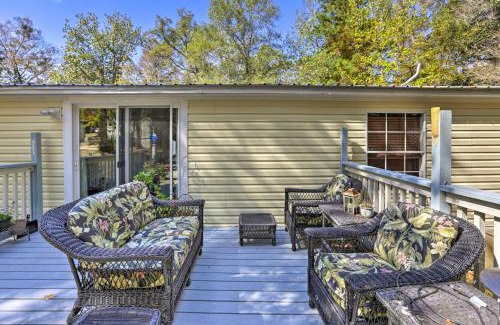 Quincy House | Quincy Home with Deck and Outdoor Patio Furniture