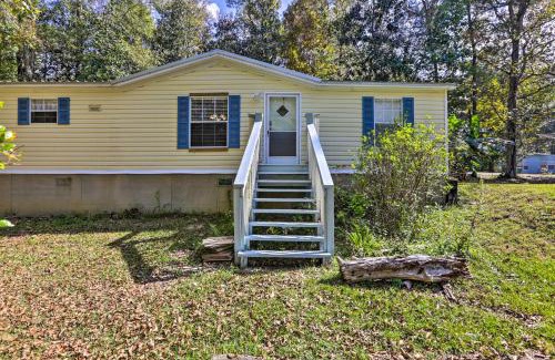 Quincy House | Quincy Home with Deck and Outdoor Patio Furniture