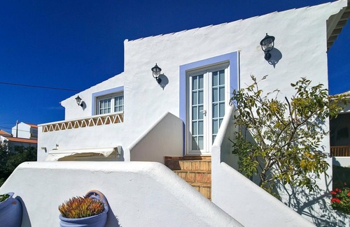 Pedra Arrancada Cottage | Quinta dos Medronheiros by YHA