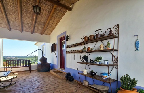 Pedra Arrancada Cottage | Quinta dos Medronheiros by YHA