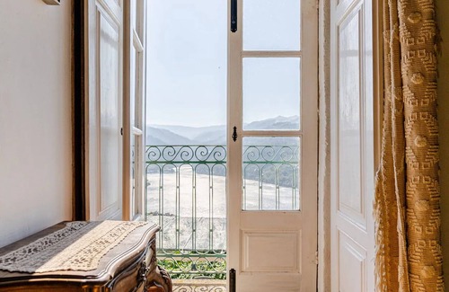 Ribadouro Villa | Quinta do Loureiro - Douro - Baião - Private - Heated Pool - Stunning Views .