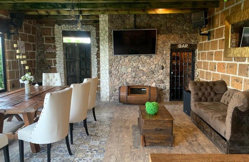 Bernal House | Quinta María Victoria