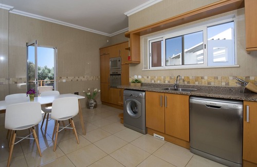 Albardeira Villa | Quinta Marina with sea views, private pool and garden