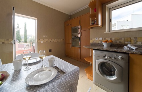 Albardeira Villa | Quinta Marina with sea views, private pool and garden