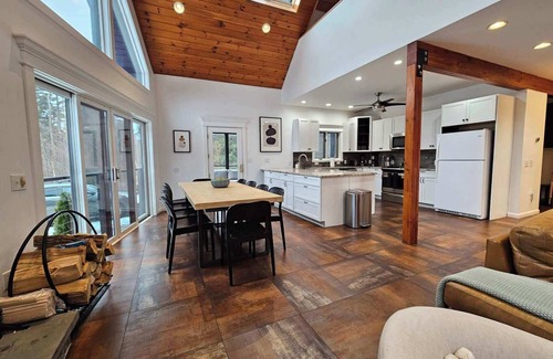 Becket House | Quintessential 6-BR Berkshires Lodge