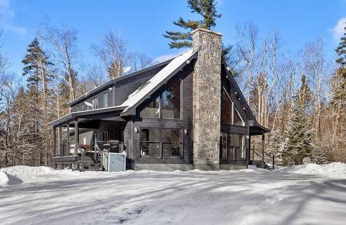 Becket House | Quintessential 6-BR Berkshires Lodge