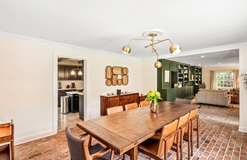 Southampton House | Quintessential Hamptons home with 6 bedrooms (all ensuite bathrooms), open.