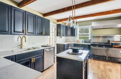 Southampton House | Quintessential Hamptons home with 6 bedrooms (all ensuite bathrooms), open.