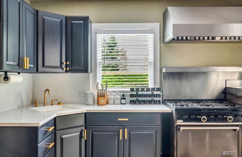 Southampton House | Quintessential Hamptons home with 6 bedrooms (all ensuite bathrooms), open.