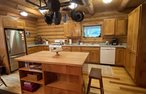 Warren Cabin | Quintessential Vermont log cabin in the Mad River Valley