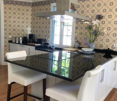 Camacha Villa | Quintinha de Palmyra