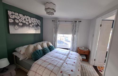 Stroud Apartment | Quirky 1 bed maisonette