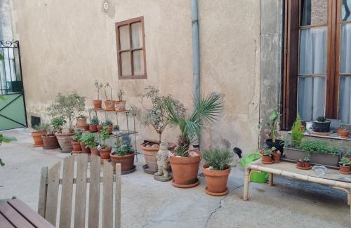 Badens House | Quirky modern property fully equipped close to Carcassonne ideal for couples & cyclists