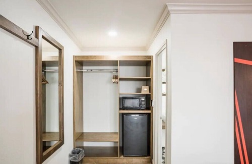 Ramona Cabin | Quite & Clean 1 King Bed Room in Ramona Wineries