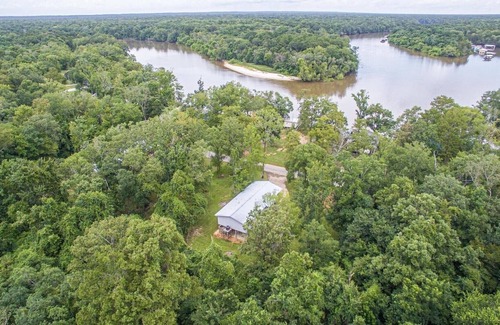 Moss Point House | Quite home on the river