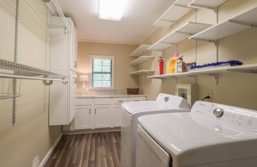 Moss Point House | Quite home on the river