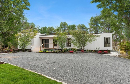 Quogue House | Quogue Village Luxury Modernist Hamptons Estate with saltwater pool and hottub