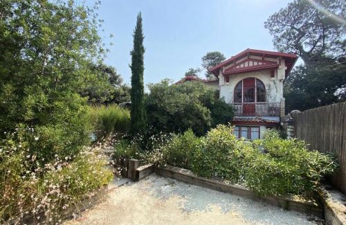 Soulac-sur-Mer Villa | Résidence 157-soulac Sur Mer - 157 - Maison de Charme de Style Basque avec Piscine Privée MAE-7391