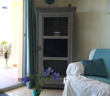 Llanca Apartment | résidence avec piscine face à la mer, 1ère ligne