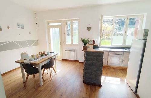 Jassat Apartment | Résidence de Michèle à Murol, Appartement Rez-de-jardin