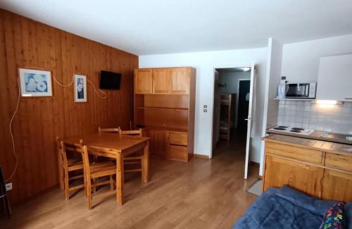 Montgenevre Apartment | Résidence Ferme D'augustin - Batiment E - Appartement 4/6 personnes - Skis aux pieds MAE-9154