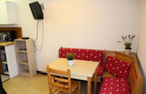 Saint-Etienne-en-Devoluy Apartment | Résidence Le Bois D'aurouze - Mini-studio côté vallée au pied des pistes MAE-9731