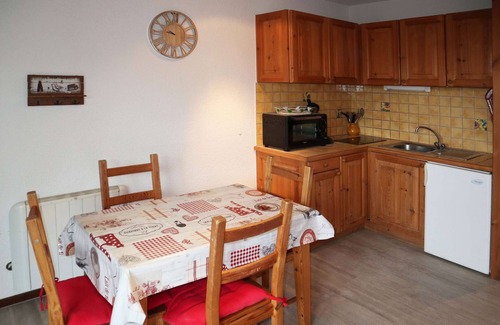 Les Orres Apartment | Résidence LES Carlines Studio Équipé Pour 4 Personnes