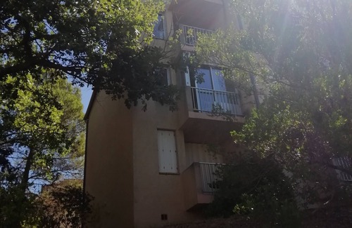 Greoux-les-Bains Apartment | Résidence les chênes blancs T2 apartment