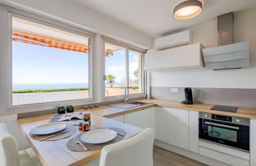 Boulouris-sur-Mer Apartment | Résidence Les Gemeaux by Interhome