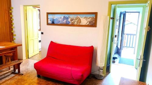 Vallouise-Pelvoux Apartment | Résidence Maison Pelmou-pelvoux - Jolie appartement T3 dans maison de pays pour 6 personnes avec balcon. MAE-6881