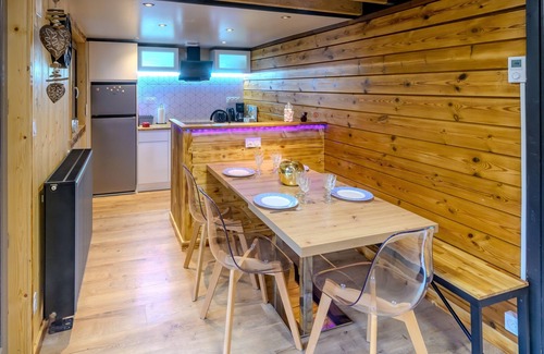 Floyon House | Rêves au Chalet - maisonnette avec jacuzzi