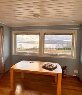 Klokkarstua Apartment | Rørvikjordet 12 flott hus ved utsikt