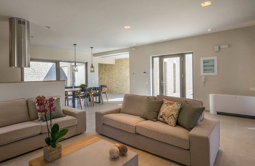 Chalikounas Villa | R 1385 Natumo Villa with Automatic security gate, Fireplace & Private swimming pool