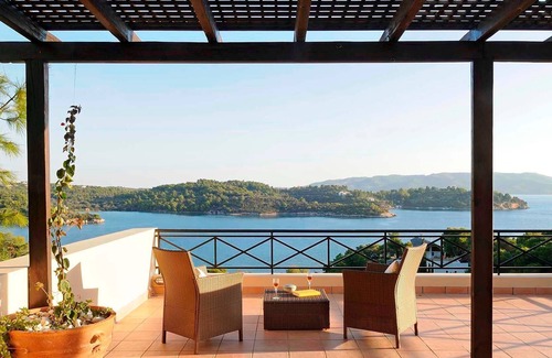 Nafplion City Centre Villa | R 1470 Calma Villa with BBQ (2), Fireplace & Mini gym.