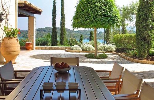 Nafplion City Centre Villa | R 1470 Calma Villa with BBQ (2), Fireplace & Mini gym.