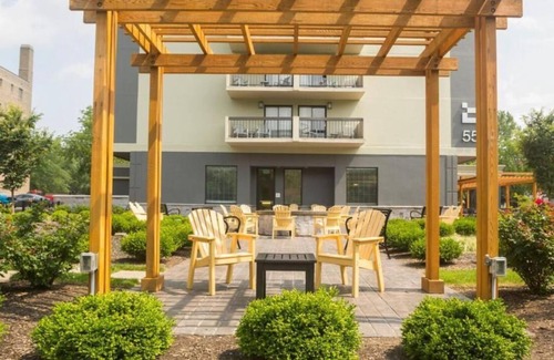 East Avenue House | R 1546 The Strathallan A Doubletree By Hilton with Garden, Outdoor Entertainment Area, And Full-Ser