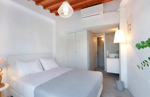 Kimolos Villa | R 3059 Villa Faddey WITH Beach Deck, Closet & Sea view.