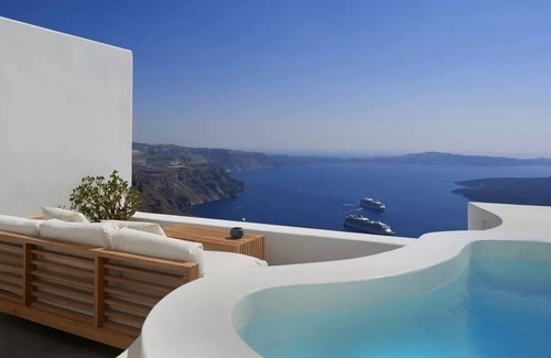 Imerovigli Villa | R 3295 Villa Harun With Outdoor Jacuzzi ,Internet access & Coffee Facilities.