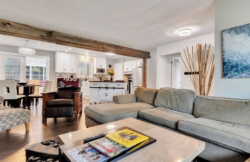 Trent Hills House | R&R Heaven See fall colorsnSunroom n Hottub