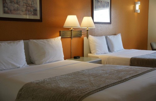 Camrose Hotel | R & R Inn & Suites