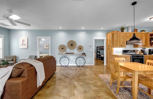 Kingsland House | R&R on LBJ-Waterfront home in a peaceful cove