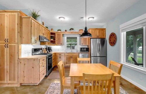 Kingsland House | R&R on LBJ-Waterfront home in a peaceful cove