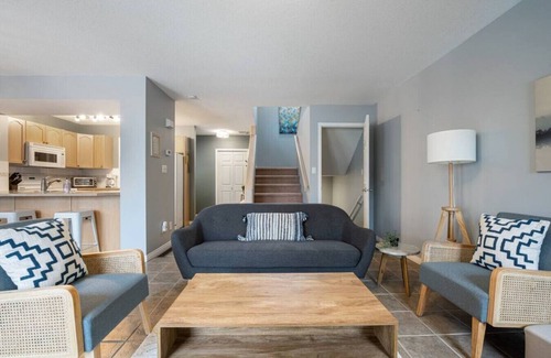 East Kootenay House | R&R - Relaxation Ridge | Pool/Hot Tub | Spacious