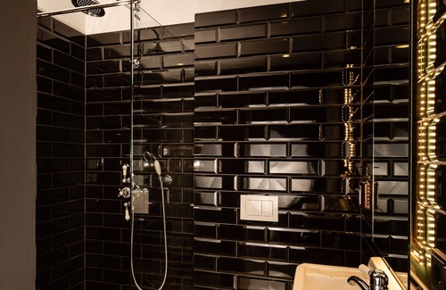 Haaleiti House | R13 A Townhouse Hotel - Run Of House Room